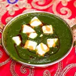 ほうれん草とコテージチーズカレーsaag panner（インド料理 マユール）