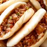 角煮入りの焼きパン(台湾無骨香脆鶏柳)
