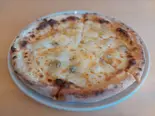 ピッツァクワトロフォルマッジ(1.5人前)（さんかくカフェ）