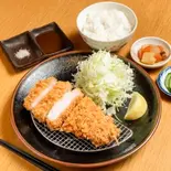 ロースかつ定食 200g【茨城県のいも豚、紫峰ポーク】（とんかつさくたろう神楽坂店）