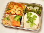 エビパッポンカレー弁当(エビのカレー炒め弁当)กุ้งกะหรี่เบนโตะ（プロォーイタイ料理）