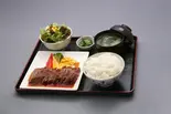 国産牛ステーキ定食（肉たらし）