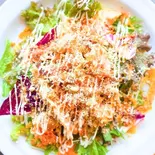 【食べ応え満点】コブチーズサラダ Cobb Cheese Salad(【モチコチキン&パンケーキ】ローカルハワイアンカフェ カンナカフェ CannaCafe)