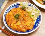 エビチリ Shrimps with chili sauce（鶴の恩がえし 銀座店）