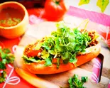 パクチーホットドッグ    coriander on a hot dog（ベーグルカフェZERO 尾久）