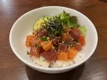 マグロとサーモンの韓国風ぽき丼(HesoMaGari)