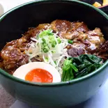 自家製コラーゲンポークの角煮丼(本まぐろ中とろ切り落としと次の肉料理 マキバスタイル 芝浦店)