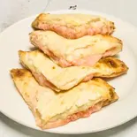 明太子チーズナン Mentiko Cheese Nan（さくらバル）