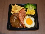 厚切りベーコンと目玉焼きハンバーグ弁当（フォルクス 博多駅南店）