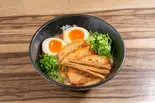 豚骨鰹の炙り豚らーめん豚マヨ丼セット（麺やふくわらい）
