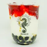 人気No.2イチゴミルクオレ(黒タピオカバージョン)（辰杏珠 札幌狸小路店）