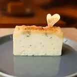ゴルゴンゾーラチーズケーキ（KAKAcheesecakestore大名店）