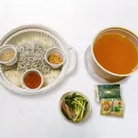 【温】釜揚げしらす＆いくら茶漬け(ご飯220g)（寿司割烹山水）