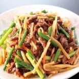 牛肉とニンニクの芽焼きそば（中国料理 東海園）