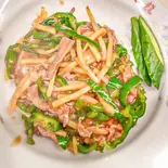 青椒牛肉絲丼（中華料理 八龍）