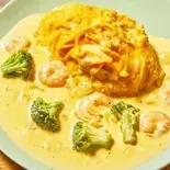 海老とホワイトソースのレアオムライス Rare Omelette Rice with Shrimp & white sauce(RajaVetta 池尻店)
