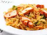 スパイシーチキン焼きそば/Chicken Chow Mein（ハッピーダイニング小平店）