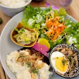 ハンバーグ弁当(キノコクリームソース)/Hamburg Steak Bento (Mushroom Cream Sauce（Kitchen MARIMO）