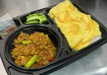 インゲンと豚ひき肉のムーターメリックを使った激辛カレーペースト炒め +ご飯+タイ風卵焼き(PINTO)