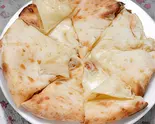 チーズナン Cheese naan（タンドリー＆ケバブレストラン ロータス）