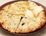 ガーリックチーズナン Garlic cheese naan（タンドリー＆ケバブレストラン ロータス）