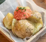 北海道じゃがバター 博多明太子（北海道じゃがバターとローストビーフ丼 むらかみ農場 江東森下店）