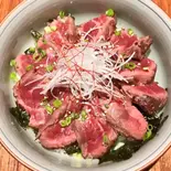 ハラミ丼（煮込み屋専門店ニエラ）