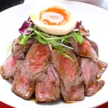 自家製ローストビーフ丼(本まぐろ中とろ切り落としと次の肉料理 マキバスタイル 芝浦店)