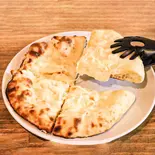 チーズ・ナーン Cheese Naan 1 Pc（トルカリ神保町店）