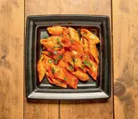 【dish】ヴィチドーミニの日替わりパスタ ペンネ Pasta of the Day (Penne)（ヘルシー野菜とヴィーガンDELIのお弁当【aux DELI】）