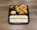 若鶏の唐揚げ&焼餃子弁当(縁鳥酒場)