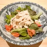 チキンのヘルシーサラダ（おむすび酒場えのま 藤崎駅前店）