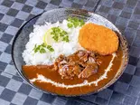 チャンピオン黒毛和牛の牛すじビーフシチュー肉コロッケ1個トッピング(サラダ・ライス付き)（薬院成田屋のカレー＆ビーフシチュー）