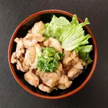 チキンペッパー丼(精肉・卸の肉バルsanoso)