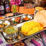 【食べたらハマる】ダルバートセット Daal Bhat Set（barefoot curry リンクス梅田店）