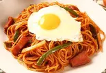 目玉焼きのせナポリタン（ピッザニア）