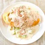 エビとアボカドのクリームソースオムライス(オムライス専門店 エッグヘッド)
