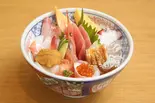 スペシャル海鮮丼（魚屋の食堂さんかく＆寿司ながお 目黒本町店）