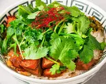【山盛りパクチー】特製豚角煮のルーローハン (Loads of Coriander) Lu Rou Fan(魯肉食堂(ルーローショクドウ) 鶴見店)