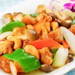 鶏肉とカシューナッツ炒め（中華料理華馨園）