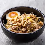 白髪ねぎチャーシュー丼（横浜家系ラーメン光大家 三宮店）
