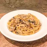 サルシッチャとキノコのクリームソース（Bistro 碧い月）