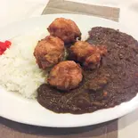 唐揚げ牛すじ入り辛口カレーライス(カレー那古屋)