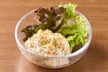 お肉に良く合う「ちょい盛りガーリックポテトサラダ」 Garlic Potato Salad（肉屋のハンバーグ＆ガーリックライス MAX GRILL 福岡薬院店）