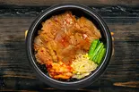 【自家製旨ダレ使用】熟成牛カルビ丼 Aged Beef Rib Bowl（溶岩焼きビビンパ専門店「ファルファサン」 月寒東3条）
