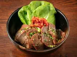カルビ丼（焼肉 黒松）