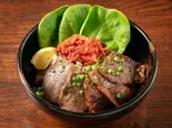 2種盛り丼(カルビ・タン)（焼肉 黒松）