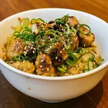 人気No2 爆食炭火ホルモン丼 ぷりぷり150g 炭火×旨脂で満腹保証!(炭火焼ホルモン風雷)