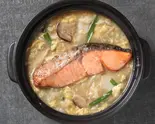 鮭雑炊 Salmon Rice Porridge（【出汁の旨みとたっぷり具材】雑炊の気分 池袋東口店）