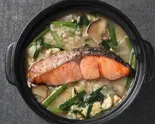 鮭ニラ雑炊 Salmon Leek Rice Porridge（【出汁の旨みとたっぷり具材】雑炊の気分 池袋東口店）
